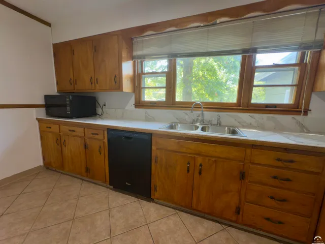 $270,000 | 923 Crestline Drive, Lawrence, KS 66049