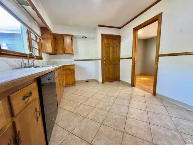 $270,000 | 923 Crestline Drive, Lawrence, KS 66049