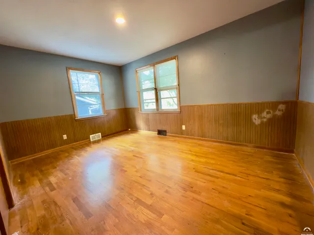 $270,000 | 923 Crestline Drive, Lawrence, KS 66049