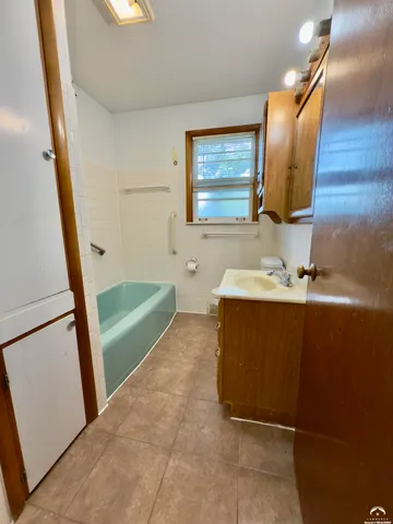 $270,000 | 923 Crestline Drive, Lawrence, KS 66049