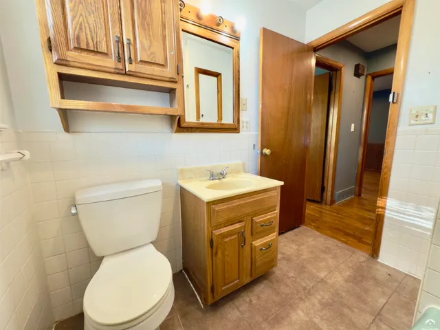 $270,000 | 923 Crestline Drive, Lawrence, KS 66049