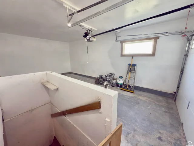 $270,000 | 923 Crestline Drive, Lawrence, KS 66049