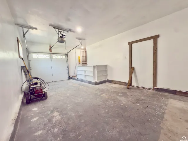 $270,000 | 923 Crestline Drive, Lawrence, KS 66049