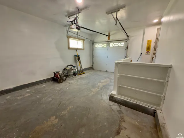 $270,000 | 923 Crestline Drive, Lawrence, KS 66049