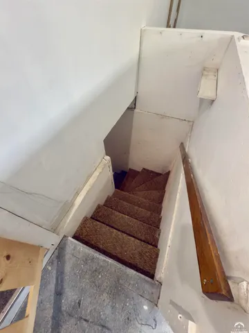 $270,000 | 923 Crestline Drive, Lawrence, KS 66049