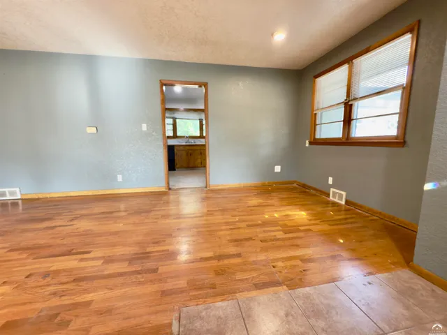 $270,000 | 923 Crestline Drive, Lawrence, KS 66049