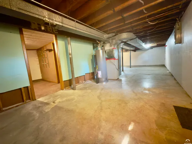 $270,000 | 923 Crestline Drive, Lawrence, KS 66049