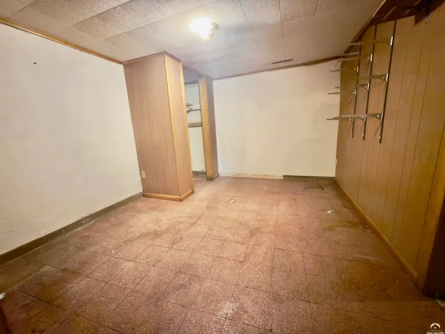 $270,000 | 923 Crestline Drive, Lawrence, KS 66049