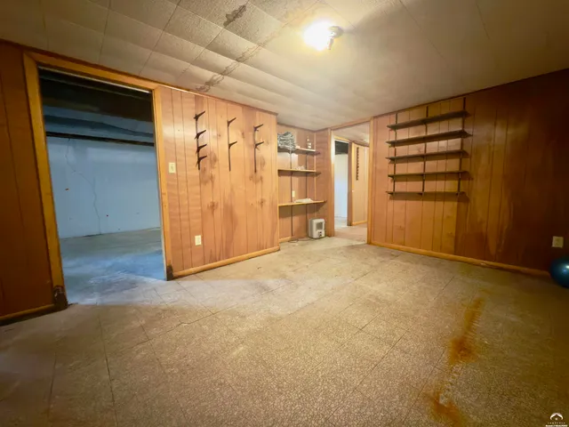 $270,000 | 923 Crestline Drive, Lawrence, KS 66049