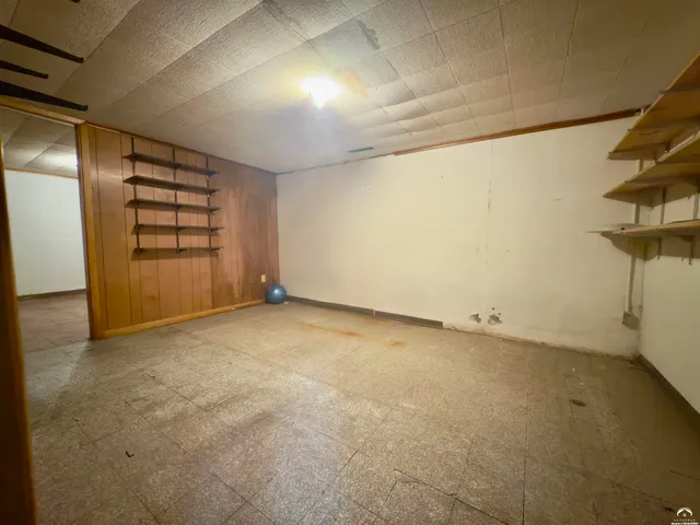 $270,000 | 923 Crestline Drive, Lawrence, KS 66049