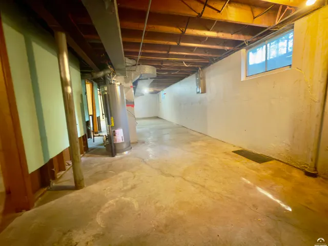 $270,000 | 923 Crestline Drive, Lawrence, KS 66049