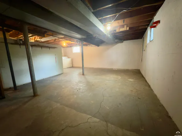 $270,000 | 923 Crestline Drive, Lawrence, KS 66049