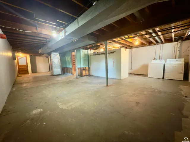 $270,000 | 923 Crestline Drive, Lawrence, KS 66049