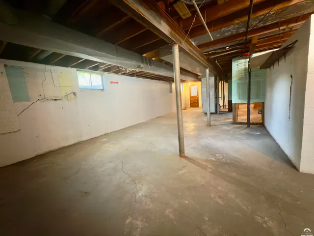 $270,000 | 923 Crestline Drive, Lawrence, KS 66049