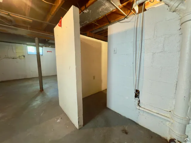 $270,000 | 923 Crestline Drive, Lawrence, KS 66049