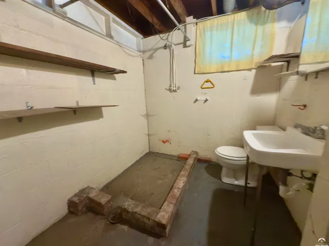 $270,000 | 923 Crestline Drive, Lawrence, KS 66049