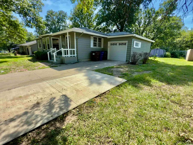 $270,000 | 923 Crestline Drive, Lawrence, KS 66049