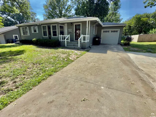$270,000 | 923 Crestline Drive, Lawrence, KS 66049