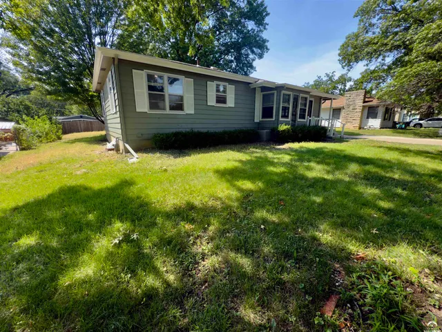 $270,000 | 923 Crestline Drive, Lawrence, KS 66049