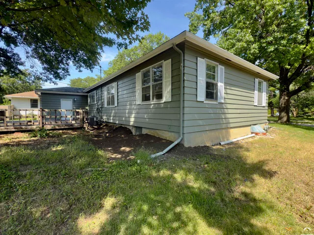 $270,000 | 923 Crestline Drive, Lawrence, KS 66049