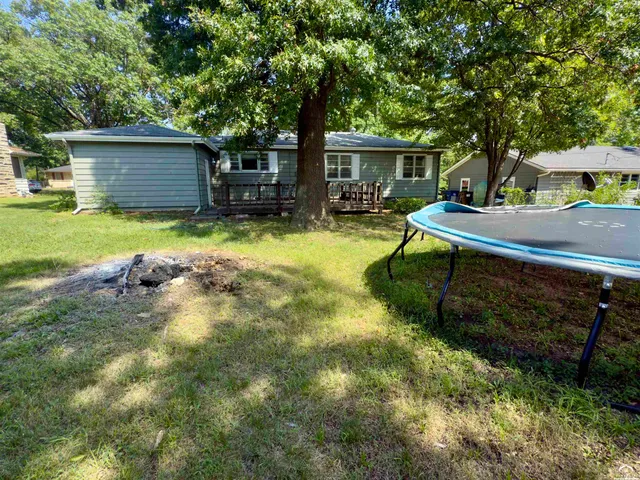 $270,000 | 923 Crestline Drive, Lawrence, KS 66049