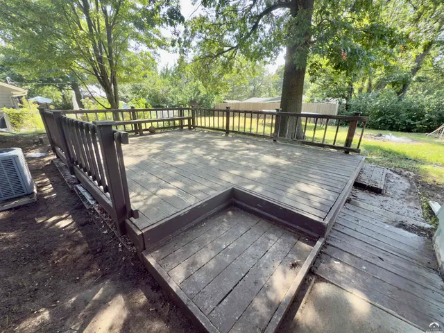 $270,000 | 923 Crestline Drive, Lawrence, KS 66049