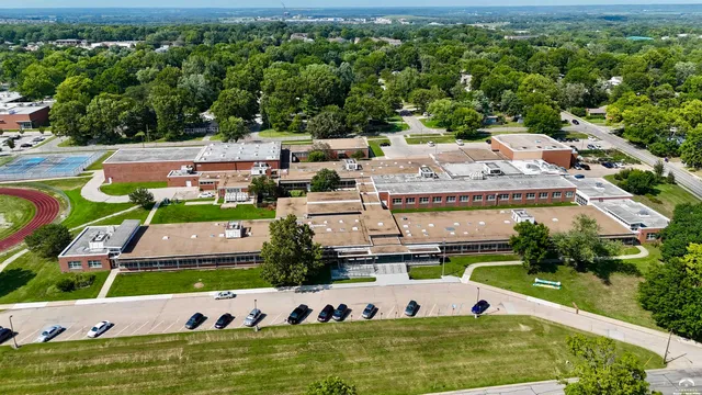 $270,000 | 923 Crestline Drive, Lawrence, KS 66049