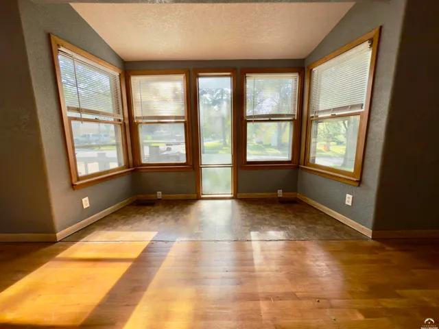 $270,000 | 923 Crestline Drive, Lawrence, KS 66049