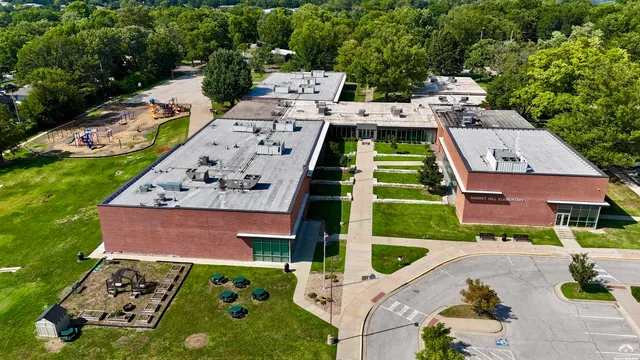 $270,000 | 923 Crestline Drive, Lawrence, KS 66049