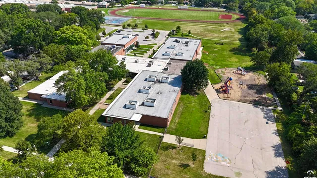 $270,000 | 923 Crestline Drive, Lawrence, KS 66049