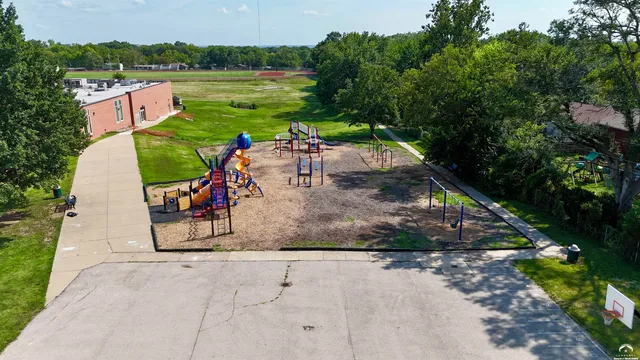 $270,000 | 923 Crestline Drive, Lawrence, KS 66049