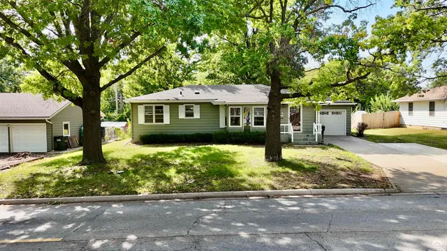 $270,000 | 923 Crestline Drive, Lawrence, KS 66049