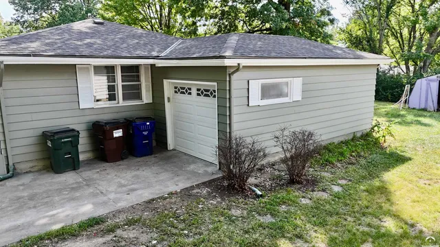 $270,000 | 923 Crestline Drive, Lawrence, KS 66049