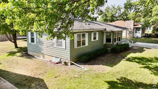 $270,000 | 923 Crestline Drive, Lawrence, KS 66049