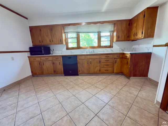 $270,000 | 923 Crestline Drive, Lawrence, KS 66049