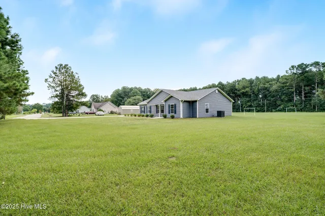 $335,000 | 102 Kyle Herring Drive, Teachey, NC 28464