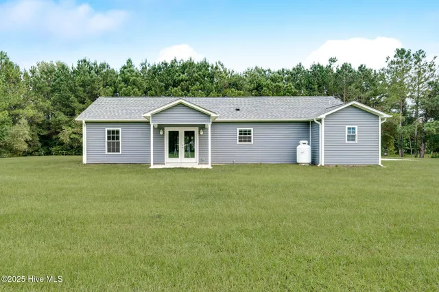 $335,000 | 102 Kyle Herring Drive, Teachey, NC 28464