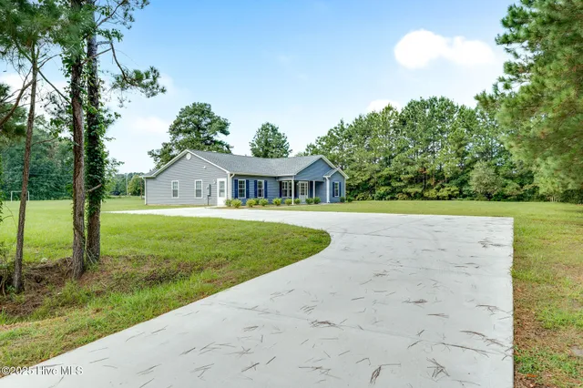 $335,000 | 102 Kyle Herring Drive, Teachey, NC 28464