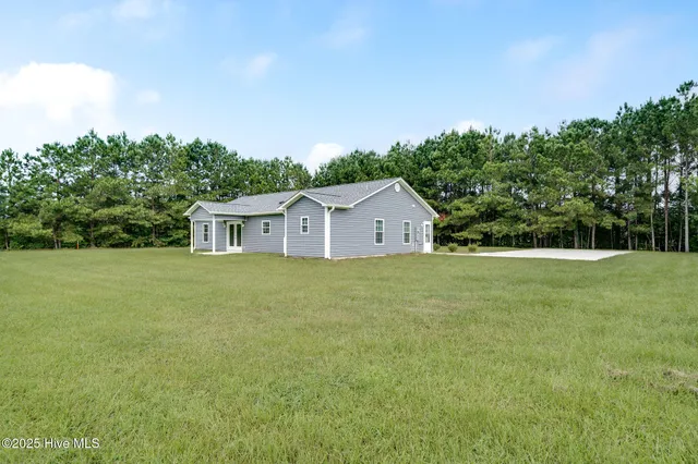 $335,000 | 102 Kyle Herring Drive, Teachey, NC 28464