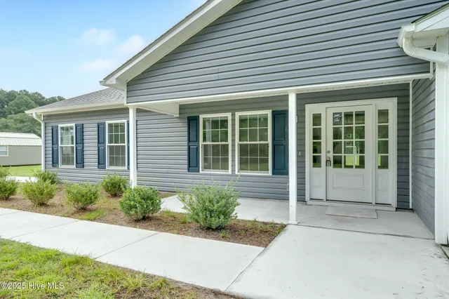$335,000 | 102 Kyle Herring Drive, Teachey, NC 28464