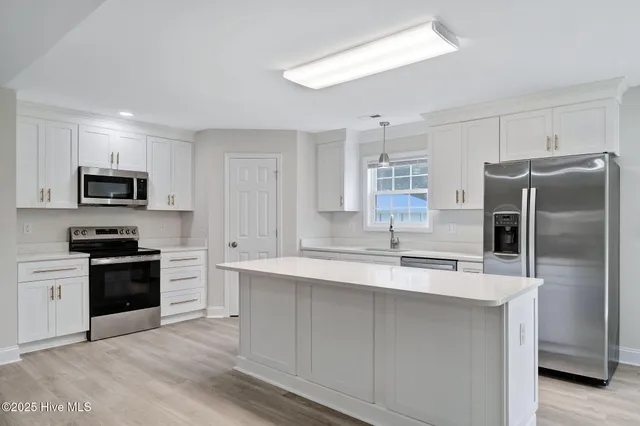 $335,000 | 102 Kyle Herring Drive, Teachey, NC 28464