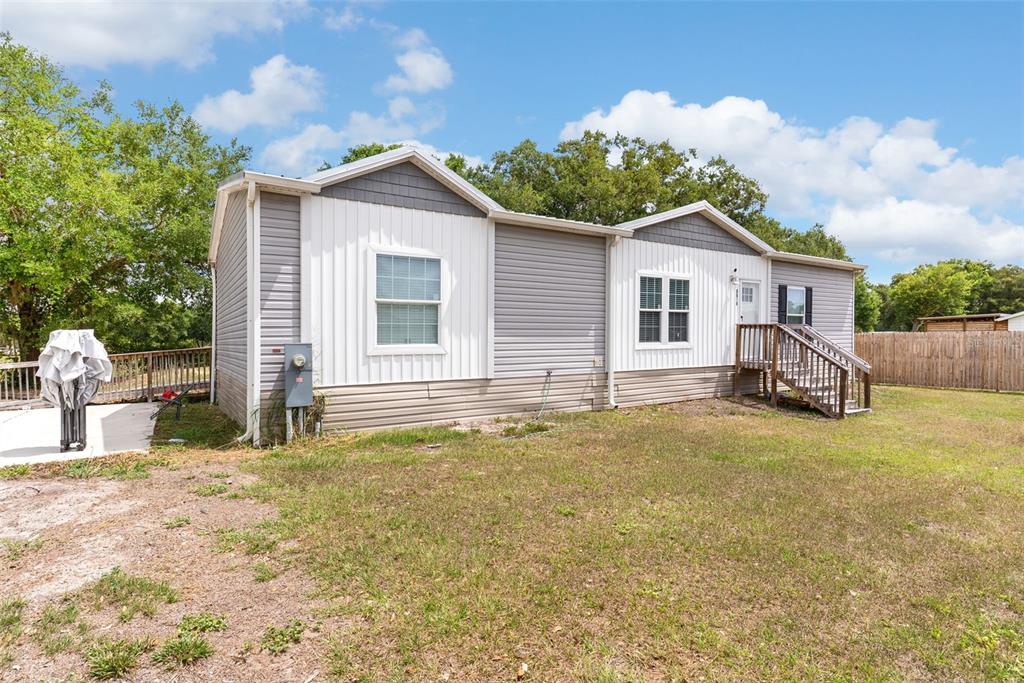 8010 Palmer Road Bartow, FL 33830 - Photo 3 of 22 a view of a house with a patio and a yard