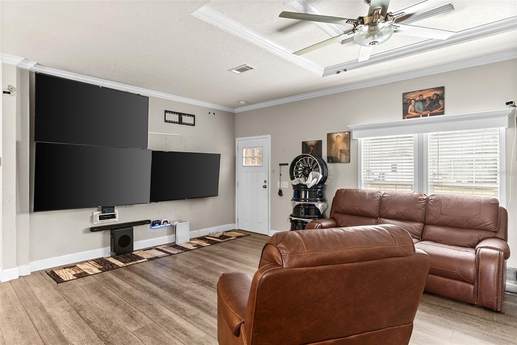 8010 Palmer Road Bartow, FL 33830 - Photo 6 of 22 a living room with furniture and a flat screen tv