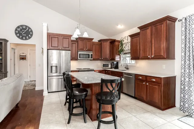 $430,000 | 36 Lone Oak Court, Bloomington, IL 61705