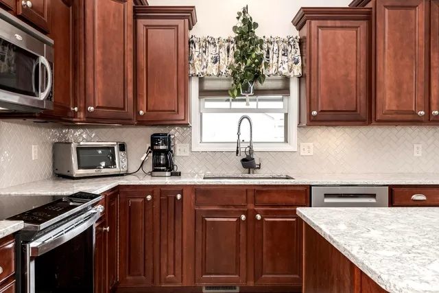 $430,000 | 36 Lone Oak Court, Bloomington, IL 61705