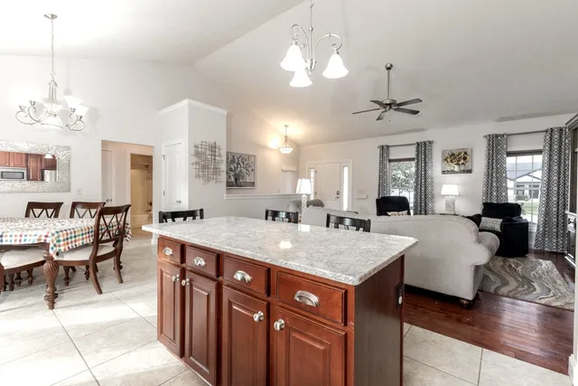 $430,000 | 36 Lone Oak Court, Bloomington, IL 61705