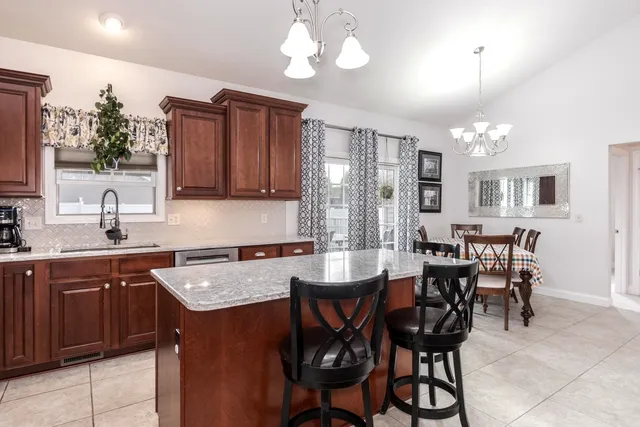 $430,000 | 36 Lone Oak Court, Bloomington, IL 61705