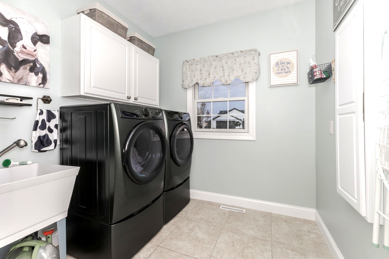 36 Lone Oak Court Bloomington, IL 61705 - Photo 30 of 63 a utility room with dryer and washer
