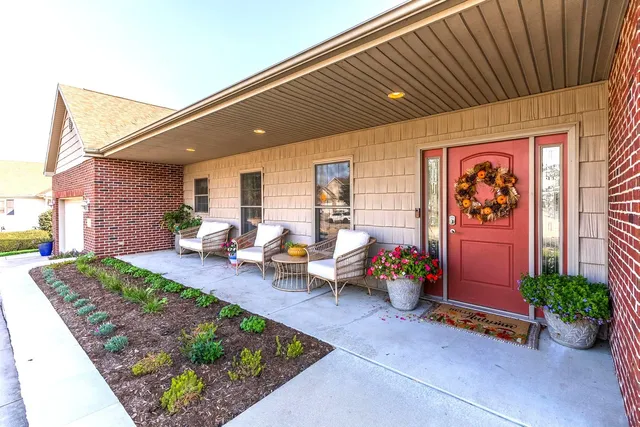 $430,000 | 36 Lone Oak Court, Bloomington, IL 61705