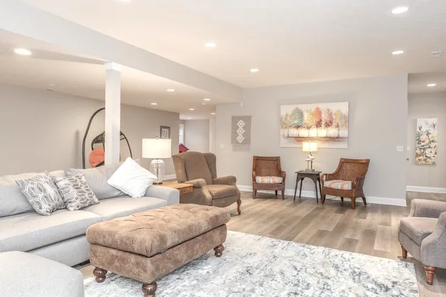 $430,000 | 36 Lone Oak Court, Bloomington, IL 61705